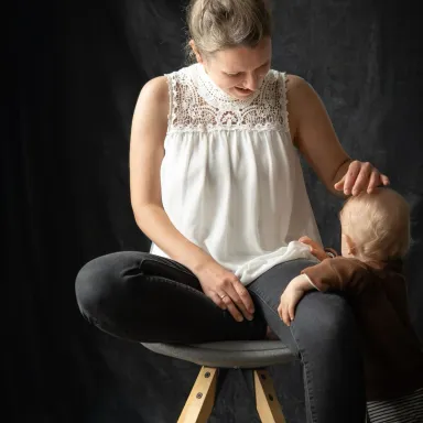 Hebamme Dresden | Victoria Budack mit Baby, Photo-Shooting Hebammenhandwerk
